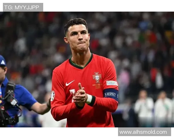 人品高尚足球球星盘点：那些场内外皆为楷模的传奇人物