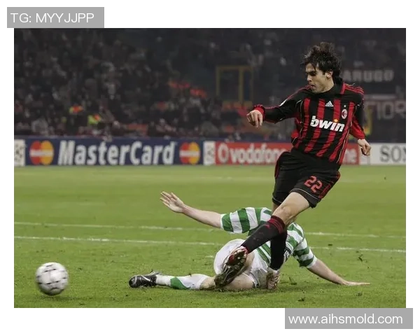 足球巨星文字艺术作品展现：球场传奇与荣耀的视觉表达