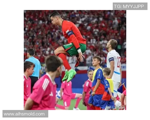 足球球星亲密互动展现友谊激情点燃绿茵场内外无限魅力